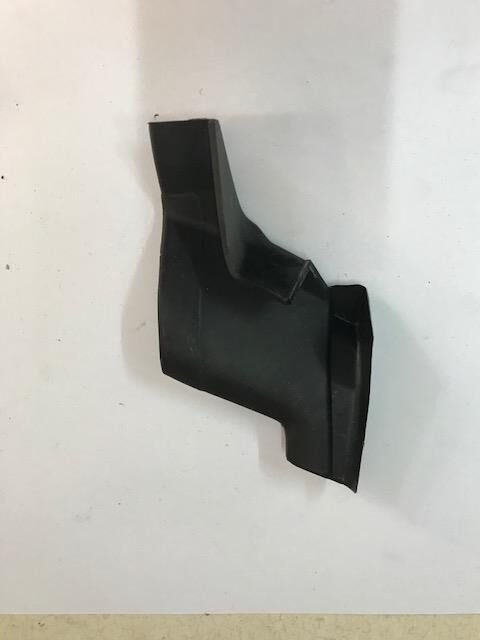 ÖN CAM IZGARA UÇ PLASTİK 2003-2008 FİESTA SAĞ